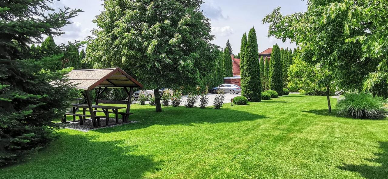 Magyar Apartmanhazak I-Iii. Zalakaros Exteriör bild