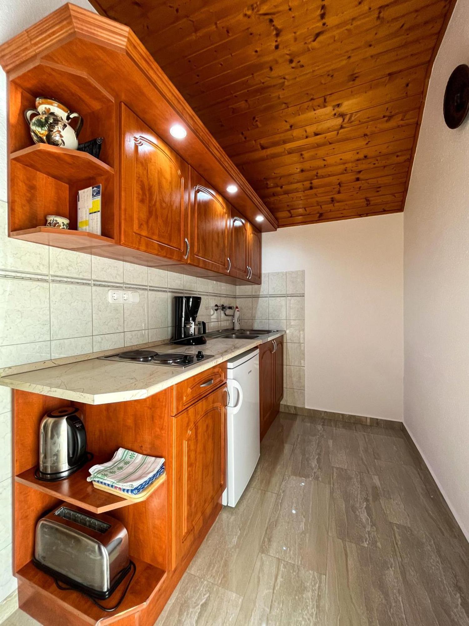 Magyar Apartmanhazak I-Iii. Zalakaros Rum bild